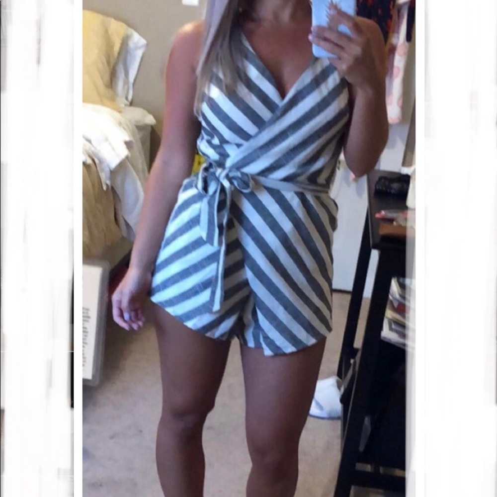 White/gray wrap romper. SIZE: SMALL